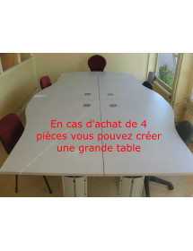 Table de réunion grise ou bureau professionnel
