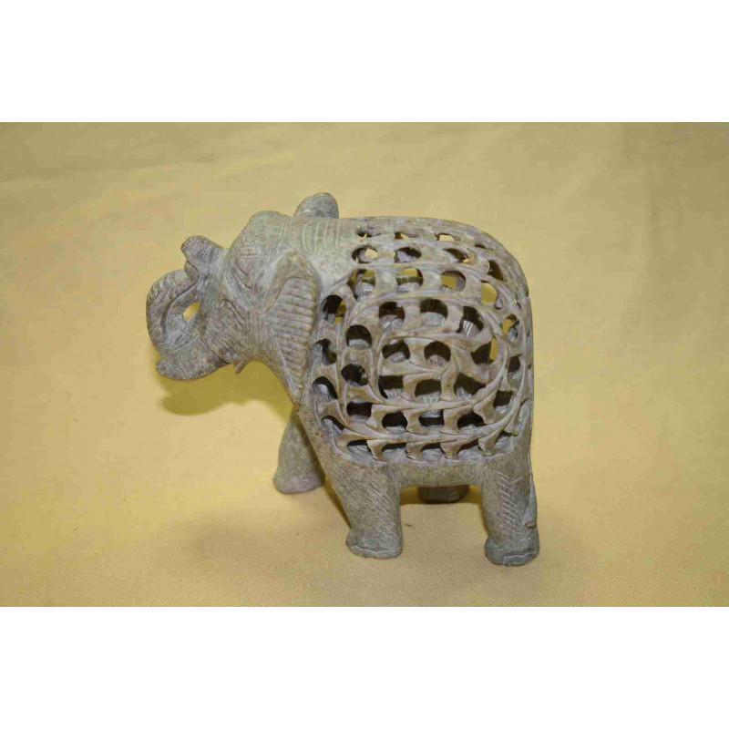 statuette d’éléphant taillée dans la pierre