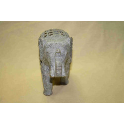 statuette d’éléphant taillée dans la pierre
